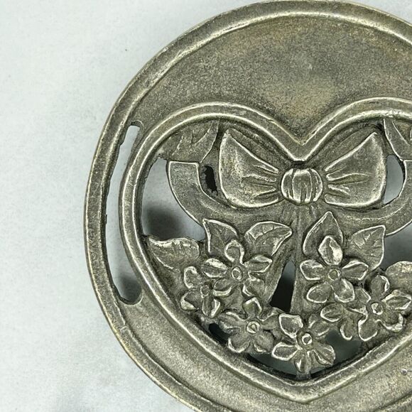 Olde Country Reproductions Small Pewter Heart Bow Flower Footed Trivet - Picture 10 of 11